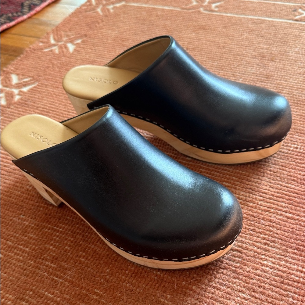 Nisolo Black and Tan Leather Mules